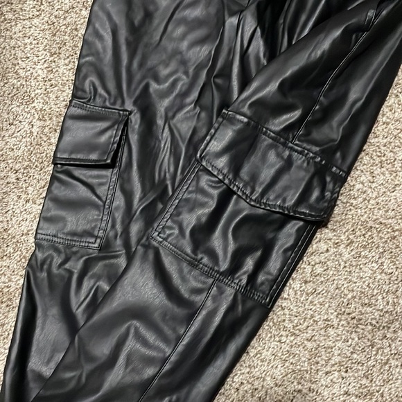 Faux leather cargo pants - Picture 4 of 5